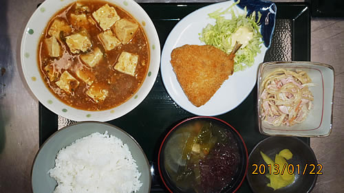 麻婆豆腐と鯵のフライ、ふのりのお味噌汁